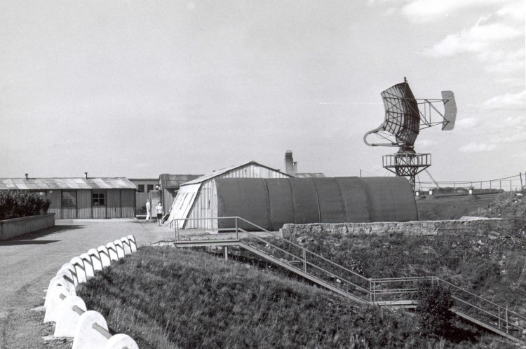 [AN/FPS-8 Search Radar Antenna]